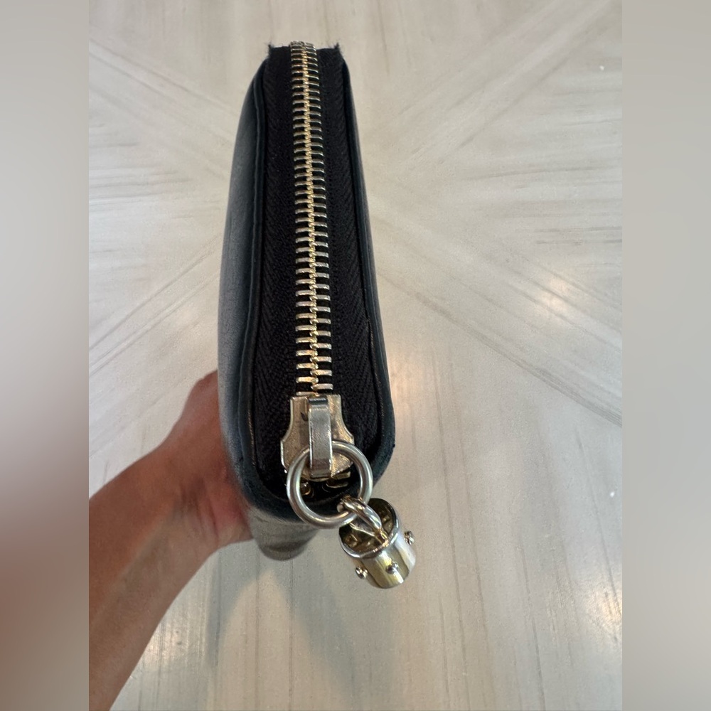 🛍️HP🛍️AUTHENTIC GUCCI👜 Soho Pebbled Leather Zip Around Long Wallet (Black) - Picture 7 of 15